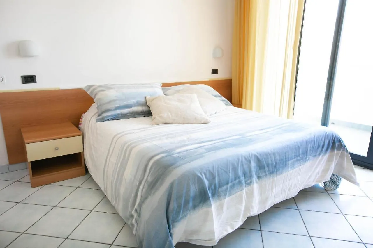Residence Villa Dei Pini Rimini Apartmanhotel
